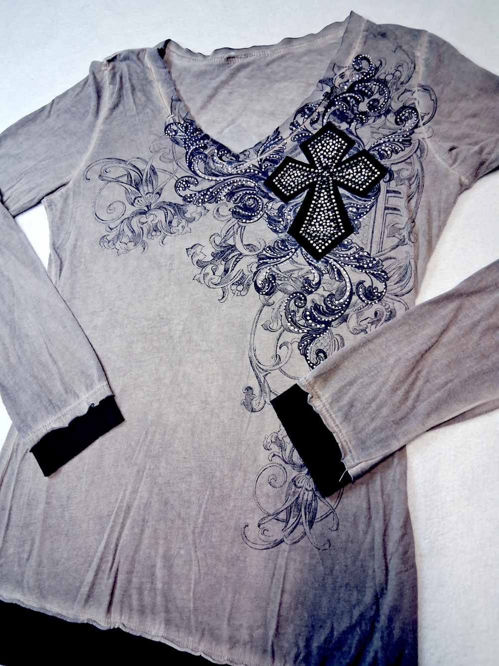 Vintage Y2K Grunge Women’s Grey V-Neck Long Sleeve Top with Embellished Cross - Picture 5 of 10